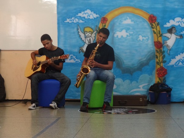 Danilo Leite (saxofone) e Iago Pereira (2)