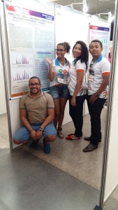 Prof. Ribamar Jr (sentado) e xs bolsistas do LPT.